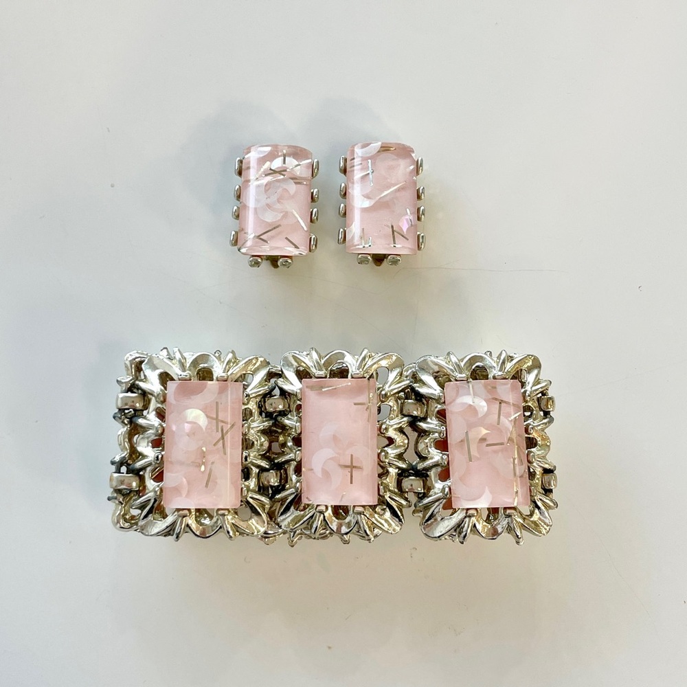 Vtg 1950s Light Pink Confetti Lucite Link Bracelet & Matching Clip On Earrings